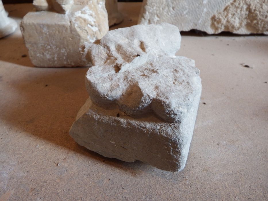 fragment de base avec griffe (n°189) - © Ministère de la Culture (France), Conservation des antiquités et des objets d’art de l'Yonne – Tous droits réservés