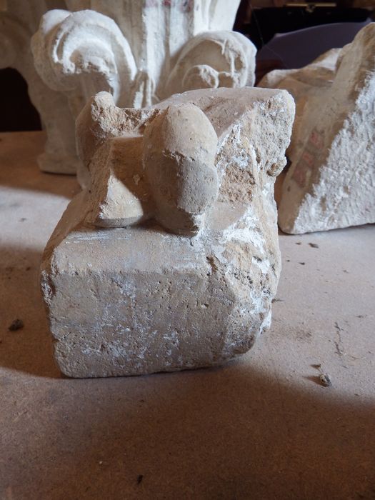 fragment de base avec griffe (n°190) - © Ministère de la Culture (France), Conservation des antiquités et des objets d’art de l'Yonne – Tous droits réservés