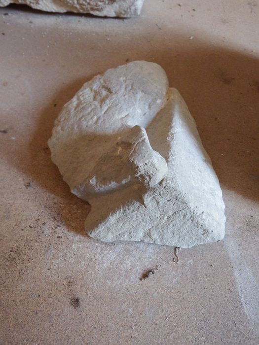fragment de base avec griffe (n°192) - © Ministère de la Culture (France), Conservation des antiquités et des objets d’art de l'Yonne – Tous droits réservés