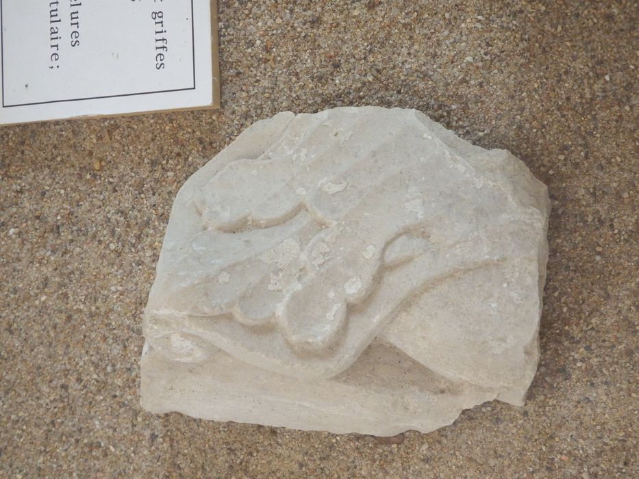 fragment de base avec griffe (n°193) - © Ministère de la Culture (France), Conservation des antiquités et des objets d’art de l'Yonne – Tous droits réservés