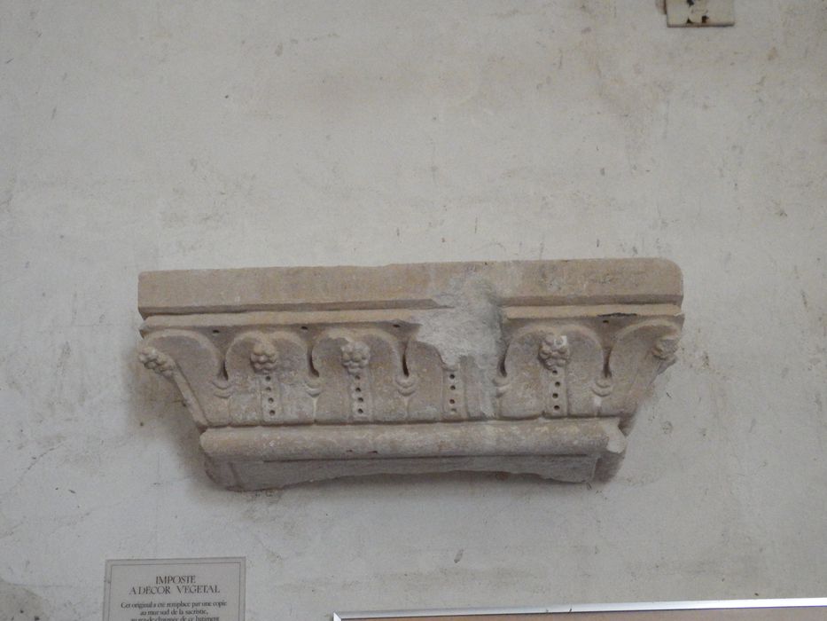 imposte : Décor végétal (n°197) - © Ministère de la Culture (France), Conservation des antiquités et des objets d’art de l'Yonne – Tous droits réservés