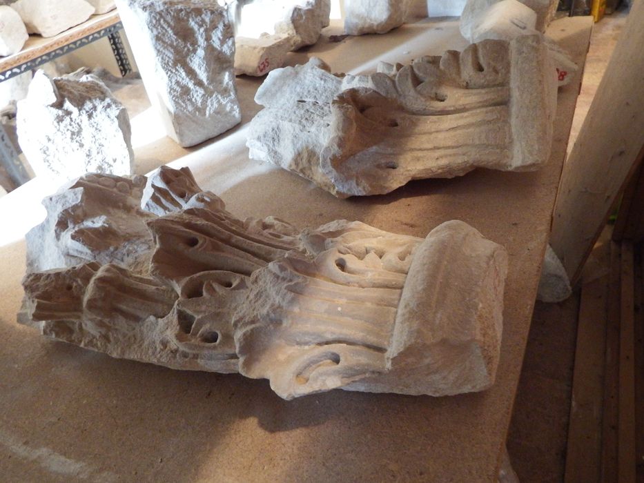fragment de chapiteau n°2: Décor d'acanthes (n°199) - © Ministère de la Culture (France), Conservation des antiquités et des objets d’art de l'Yonne – Tous droits réservés 