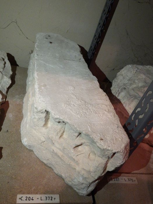 fragment de soubassement décoré (n°204) - © Ministère de la Culture (France), Conservation des antiquités et des objets d’art de l'Yonne – Tous droits réservés