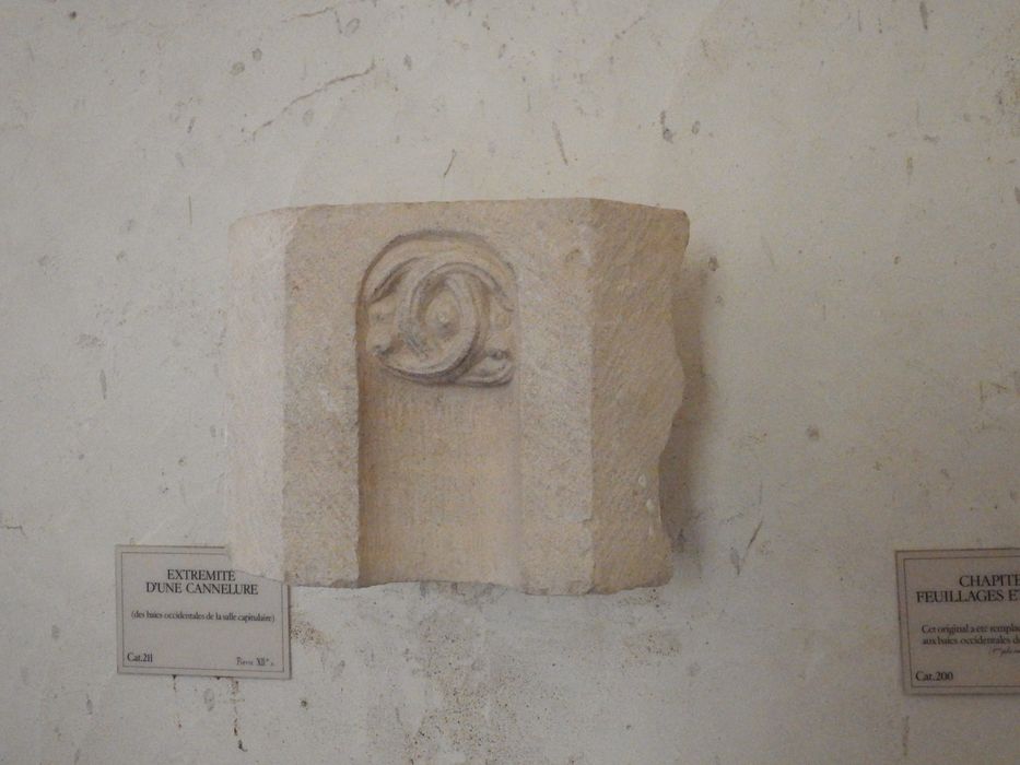 fragment de cannelure décorée (n°211) - © Ministère de la Culture (France), Conservation des antiquités et des objets d’art de l'Yonne – Tous droits réservés