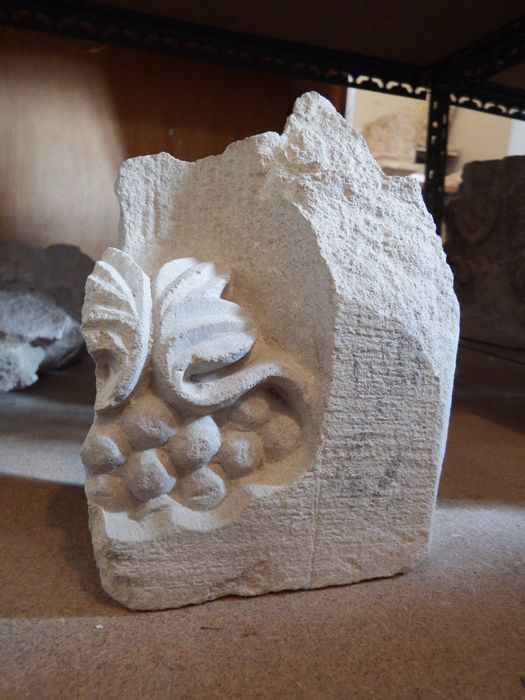 fragment de cannelure décorée (n°216) - © Ministère de la Culture (France), Conservation des antiquités et des objets d’art de l'Yonne – Tous droits réservés