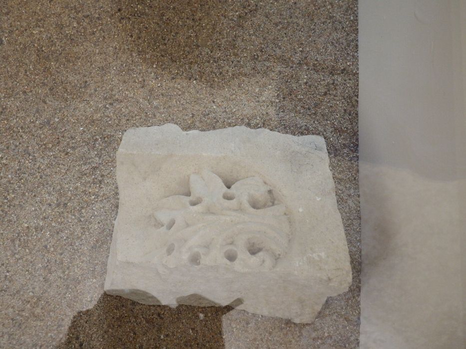 fragment de cannelure décorée (n°218) - © Ministère de la Culture (France), Conservation des antiquités et des objets d’art de l'Yonne – Tous droits réservés
