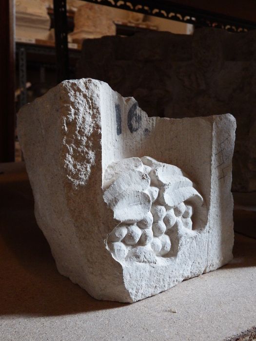 fragment de cannelure décorée (n°220) - © Ministère de la Culture (France), Conservation des antiquités et des objets d’art de l'Yonne – Tous droits réservés