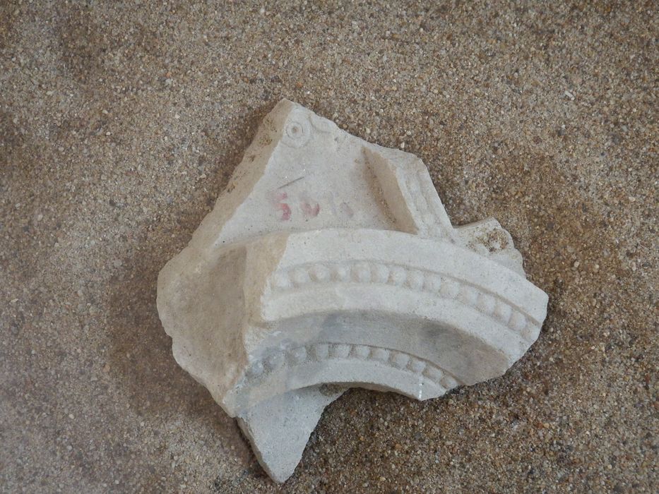 fragment d'arc (n°251) - © Ministère de la Culture (France), Conservation des antiquités et des objets d’art de l'Yonne – Tous droits réservés