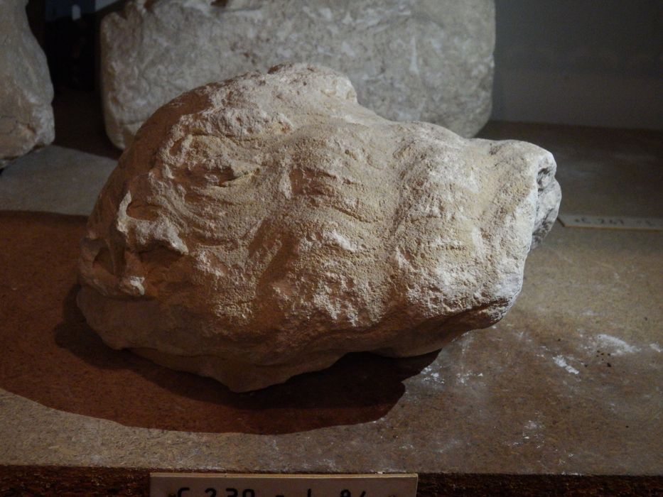 fragment sculpté : Tête du Christ (n°268) - © Ministère de la Culture (France), Conservation des antiquités et des objets d’art de l'Yonne – Tous droits réservés
