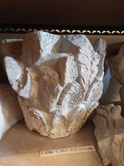 chapiteau (n°286) - © Ministère de la Culture (France), Conservation des antiquités et des objets d’art de l'Yonne – Tous droits réservés