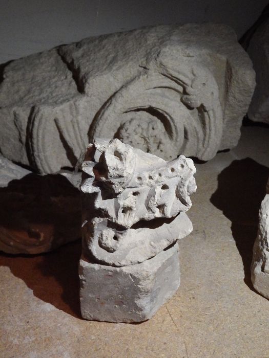 angle de chapiteau (n°292) - © Ministère de la Culture (France), Conservation des antiquités et des objets d’art de l'Yonne – Tous droits réservés