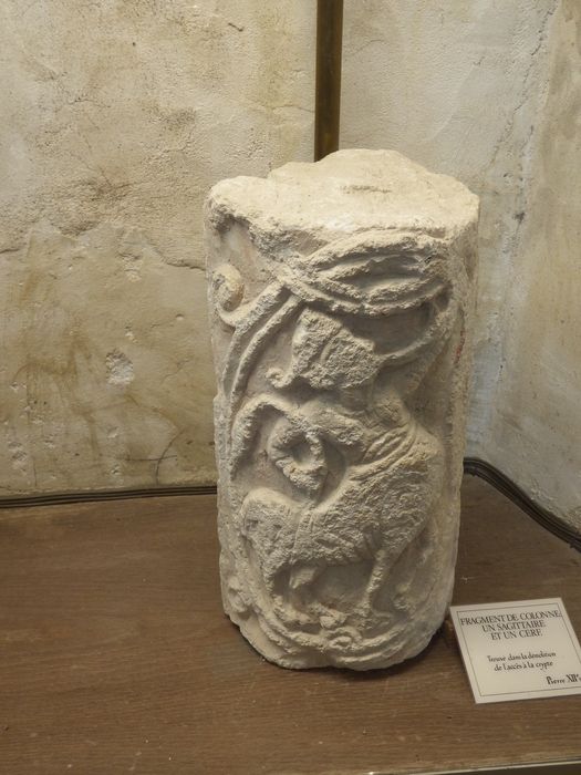 fragment de colonne historiée (n°320) - © Ministère de la Culture (France), Conservation des antiquités et des objets d’art de l'Yonne – Tous droits réservés 