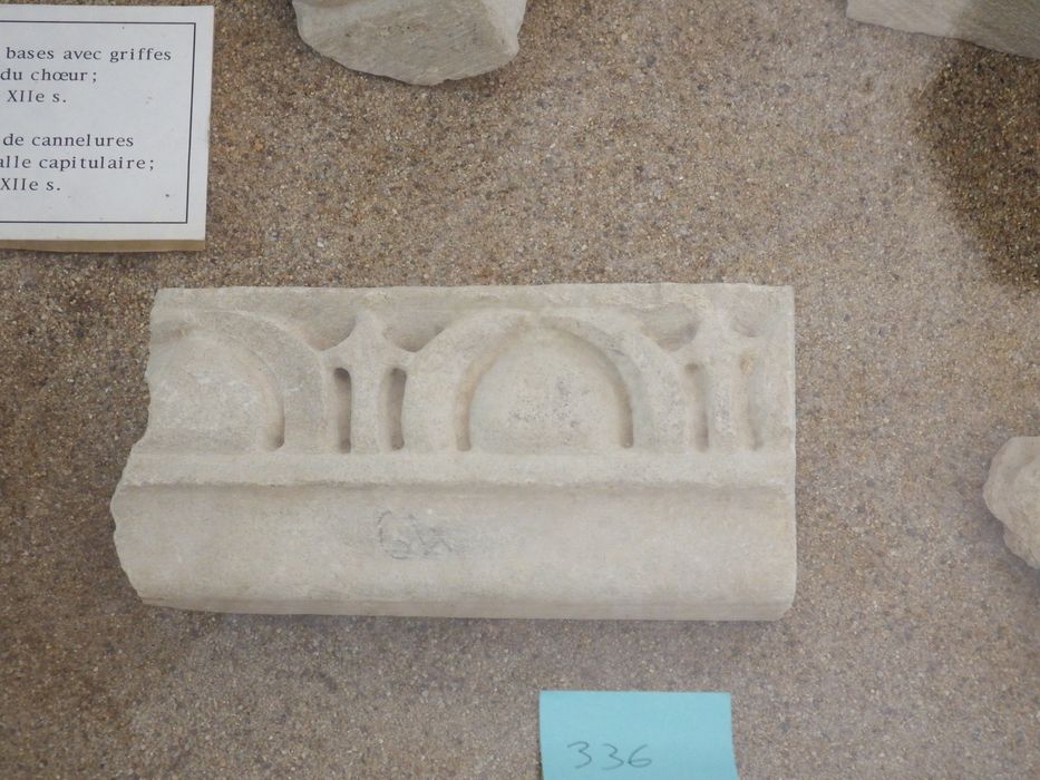 fragment de cordon à décor d'oves (n°336) - © Ministère de la Culture (France), Conservation des antiquités et des objets d’art de l'Yonne – Tous droits réservés