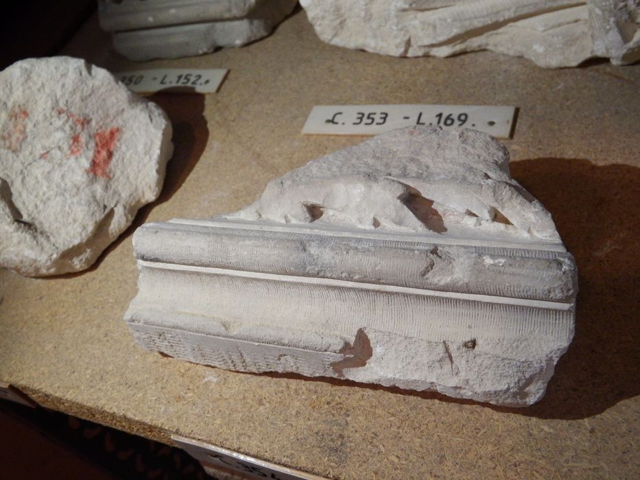 fragment de moulure à décor de feuilles (n°354) - © Ministère de la Culture (France), Conservation des antiquités et des objets d’art de l'Yonne – Tous droits réservés