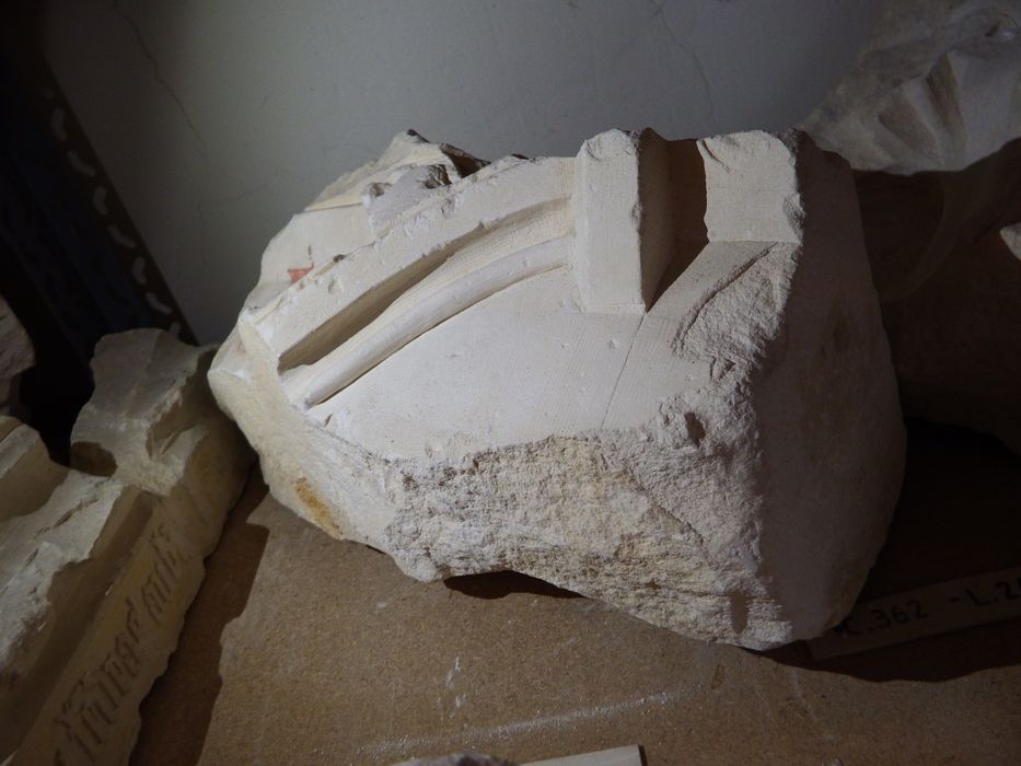 fragment de relief (n°361) - © Ministère de la Culture (France), Conservation des antiquités et des objets d’art de l'Yonne – Tous droits réservés