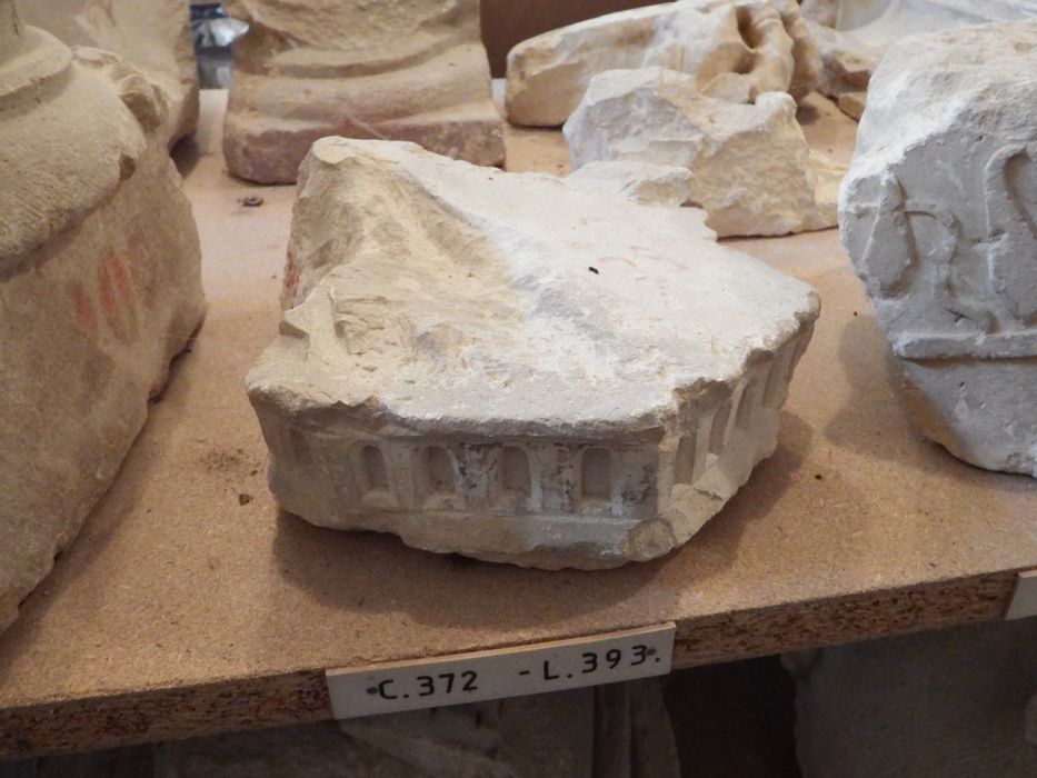 socle de statue (n°372) - © Ministère de la Culture (France), Conservation des antiquités et des objets d’art de l'Yonne – Tous droits réservés