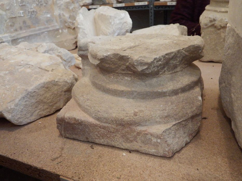 base de colonne (n°373) - © Ministère de la Culture (France), Conservation des antiquités et des objets d’art de l'Yonne – Tous droits réservés