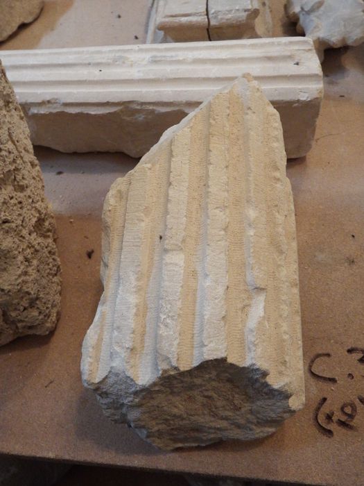 fragments de colonnettes cannelées (n°380) - © Ministère de la Culture (France), Conservation des antiquités et des objets d’art de l'Yonne – Tous droits réservés