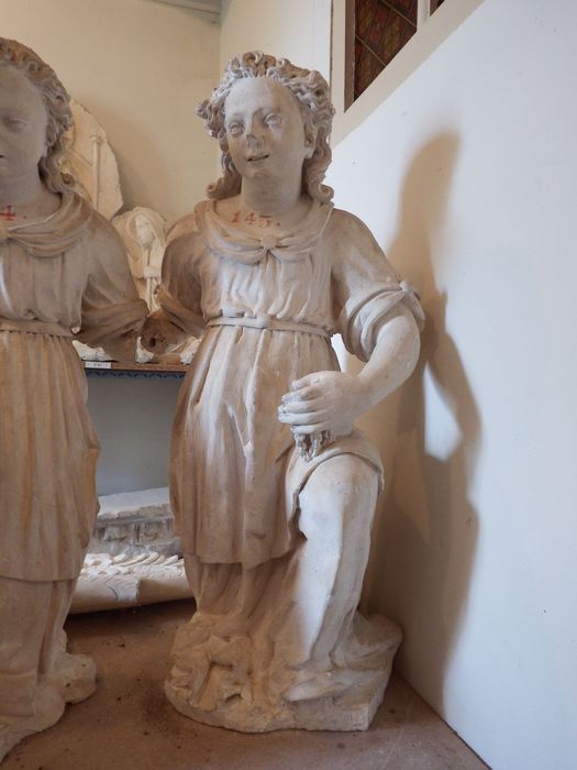statue : Ange agenouillé (n°389) - © Ministère de la Culture (France), Conservation des antiquités et des objets d’art de l'Yonne – Tous droits réservés