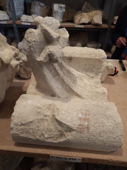 crochet sur tore vertical (n°57) - © Ministère de la Culture (France), Conservation des antiquités et des objets d’art de l'Yonne – Tous droits réservés