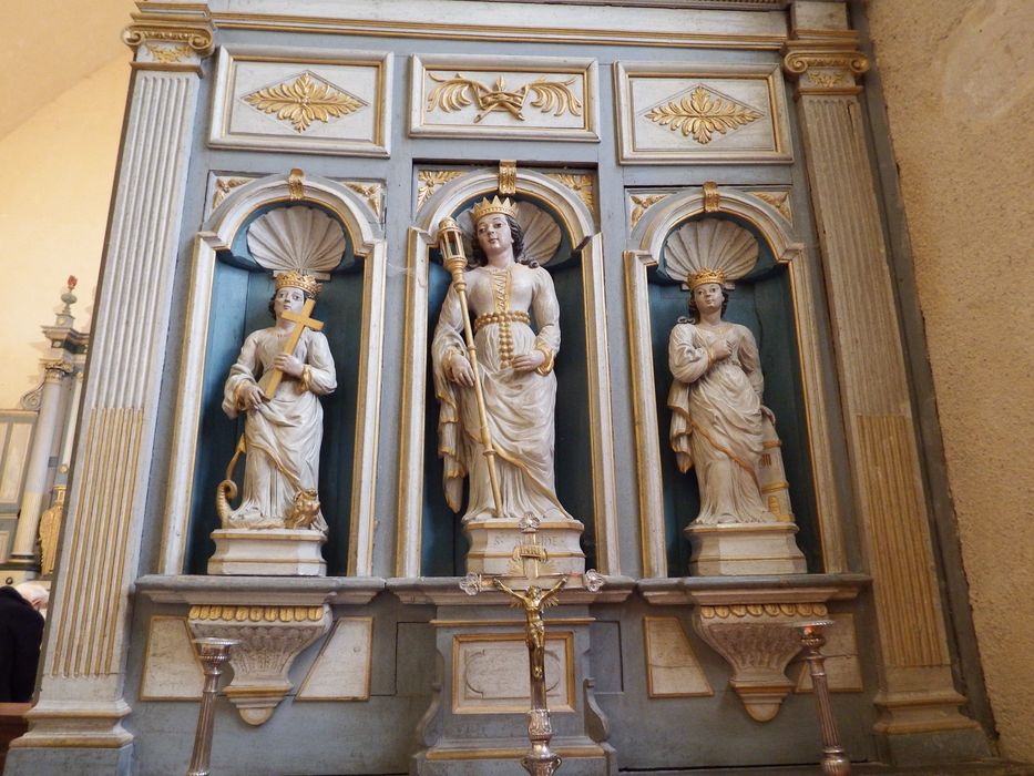 autel et retable latéral sud, statues : Sainte Marguerite, sainte Brigitte, sainte Barbe