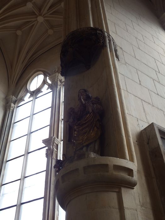 statue : Vierge à l'Enfant