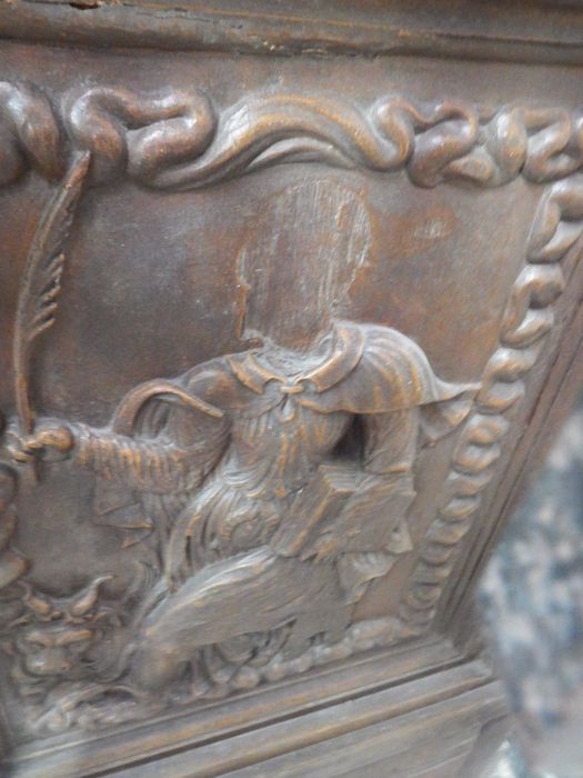 bas-relief : Saint Luc l'Évangéliste