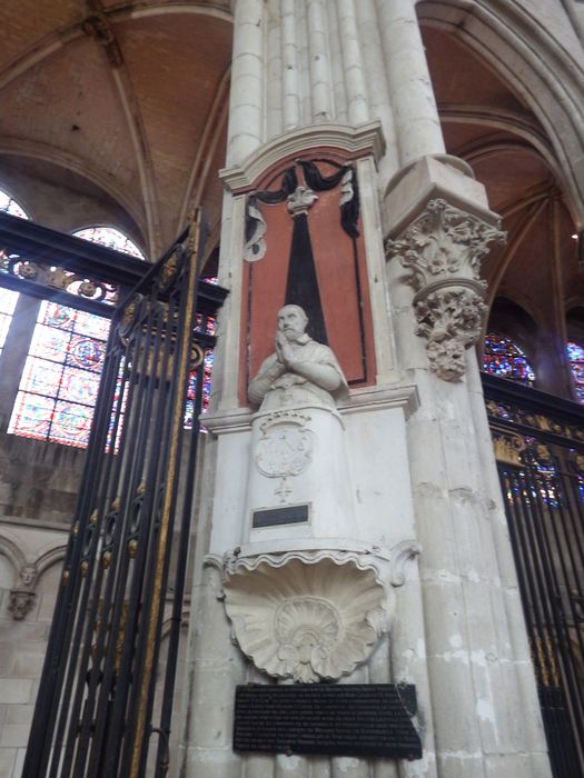 monument funéraire de Jacques Amyot, évêque d'Auxerre