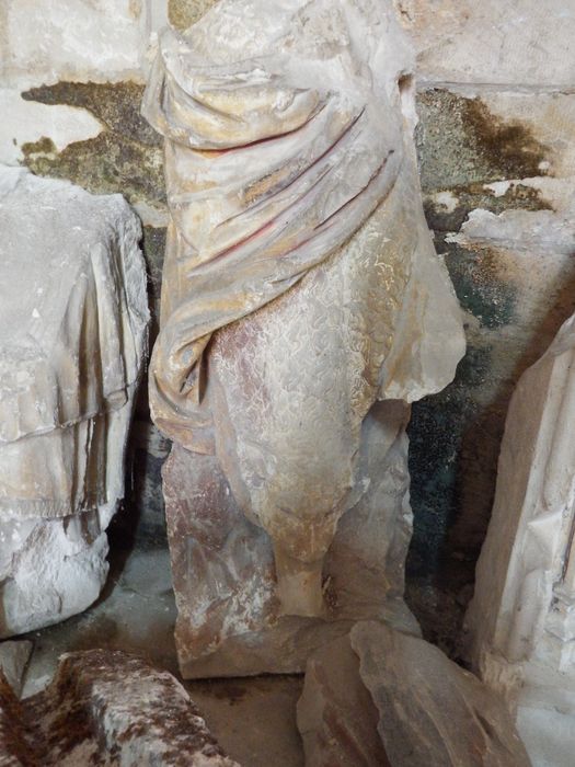 fragment n°5 : fragment de statue de saint Jean-Baptiste