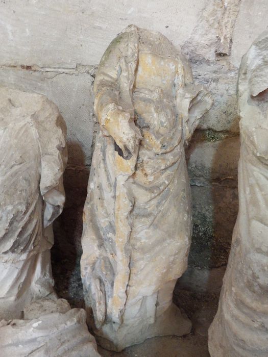 fragment n°10 : statue de sainte Catherine
