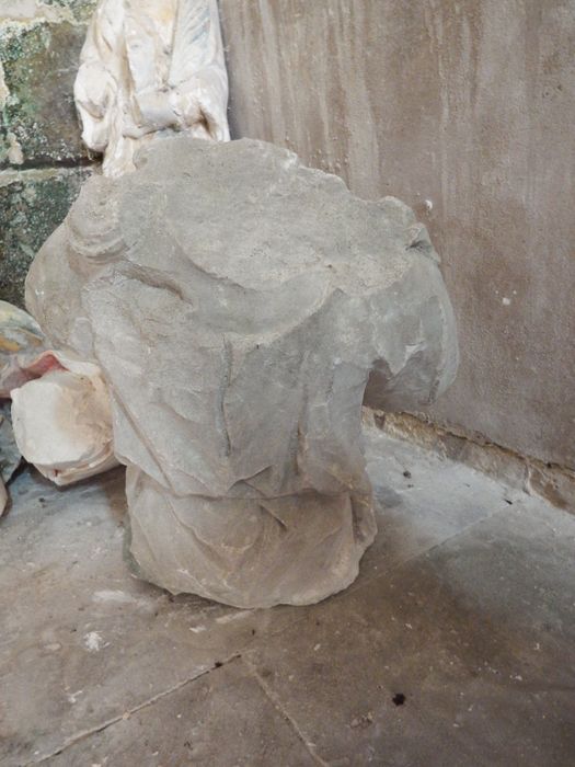 fragment n°21 : buste d'une statue