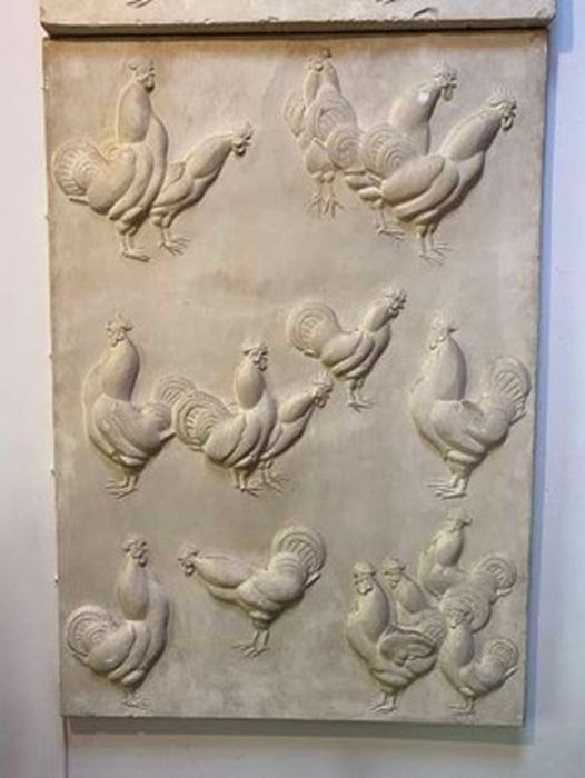 bas-relief : Coqs - © Ministère de la Culture (France), Conservation des antiquités et des objets d’art de l’Essonne – Tous droits réservés