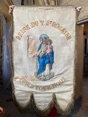 Bannière de procession : Reine du Rosaire