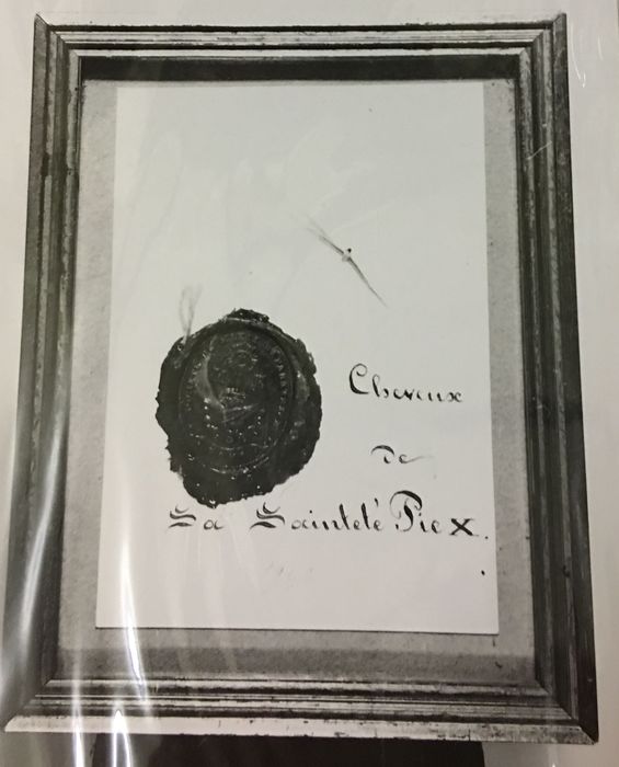 cadre sous-verre : Cheveux de sa sainteté Pie X, 1906