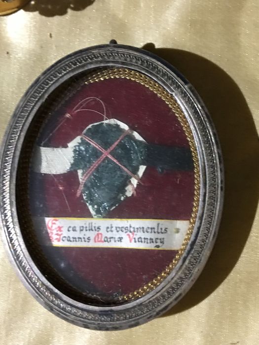 Médaillon : Ex Capillis... Joannis Maria Vianney