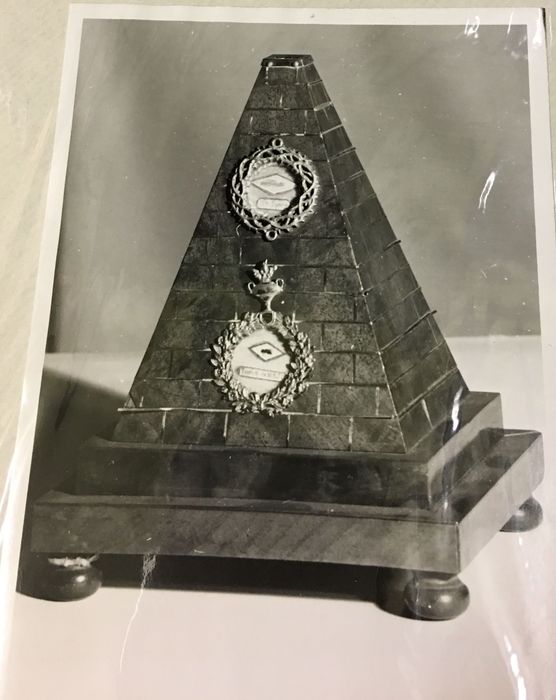 pyramide : Ste Epine et tunique de N.S.J.C.