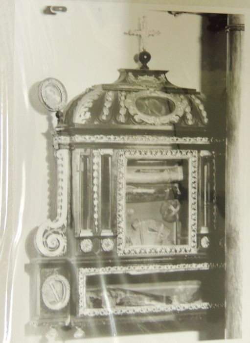 châsse : Sts Clément, Victor, Boniface, Joconde, Salvator, Candide, Théodore, Juste, Félicien, Pie, Hilaire, Ste Claire, Modeste / St Fortunae