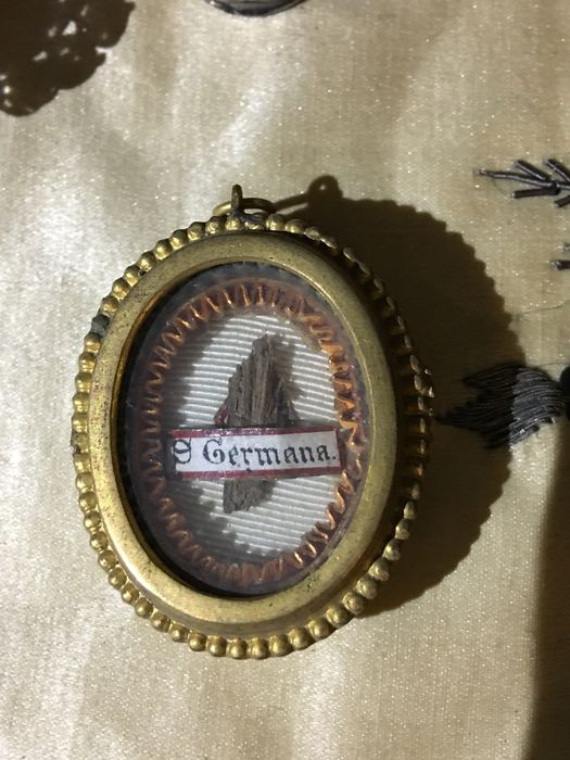 Médaillon : St Germana