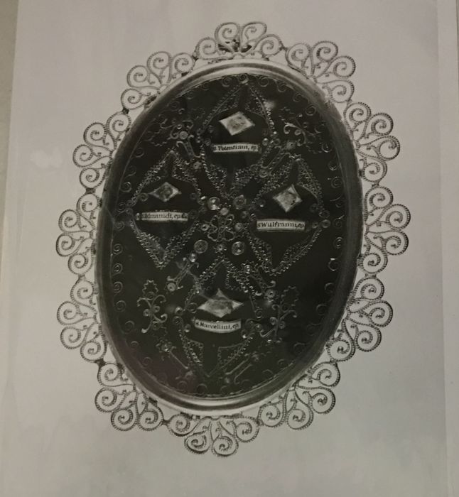 cadre-médaillon : S. Potentiani, ep., S. Edmindi, ep., S. Wulfranni, ep. Marcellini, ep..