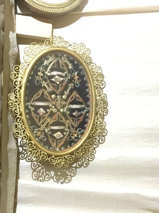 Cadre-médaillon : S. Potentiani, ep., S. Edmindi, ep., S. Wulfranni, ep. Marcellini, ep..