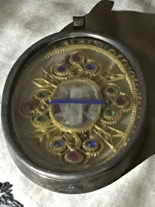 Médaillon : St Walburgae