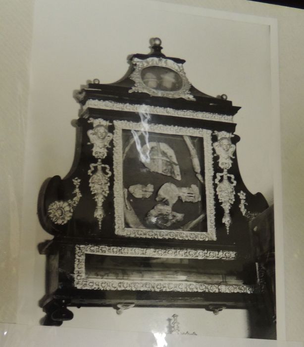 châsse : Stes Claire, Clémence, Sts Fareste, Valentin, Vincent innocent, Stes Sabines, Bénédicte, Clémence / Sti Verecundii, m.