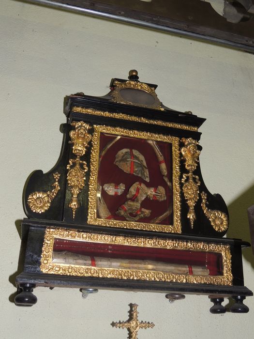 Châsse : Stes Claire, Clémence, Sts Fareste, Valentin, Vincent innocent, Stes Sabines, Bénédicte, Clémence / Sti Verecundii, m.