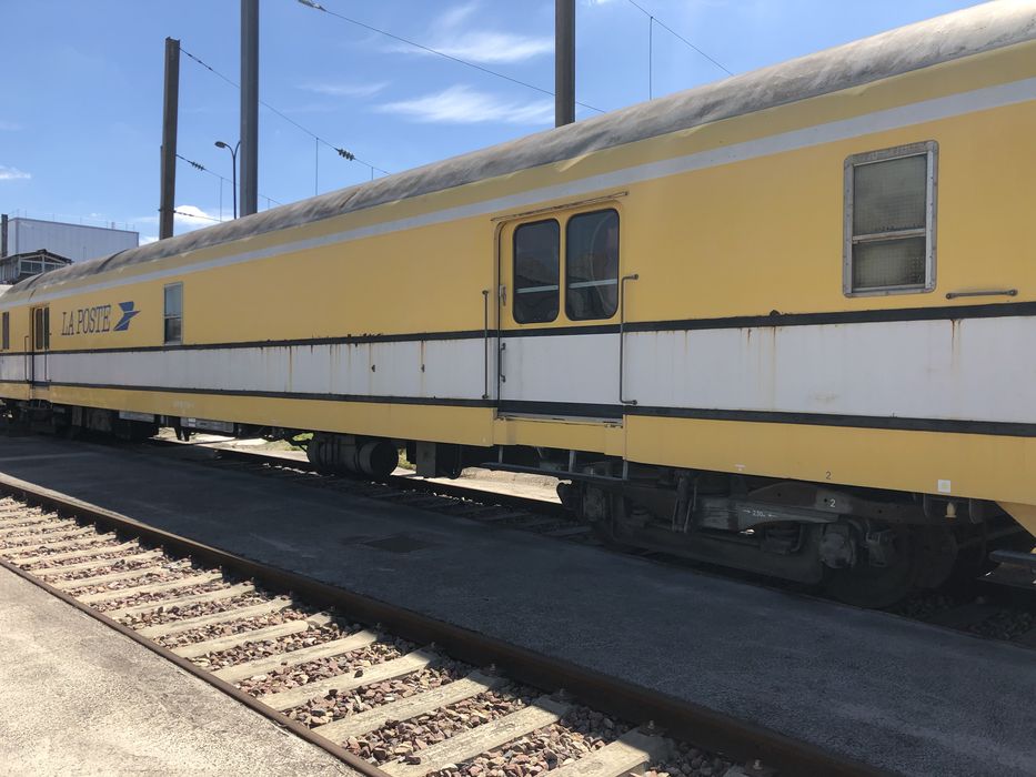 voiture postale type UIC 26,40 m – n°50 87 00 – 77 014 – 4