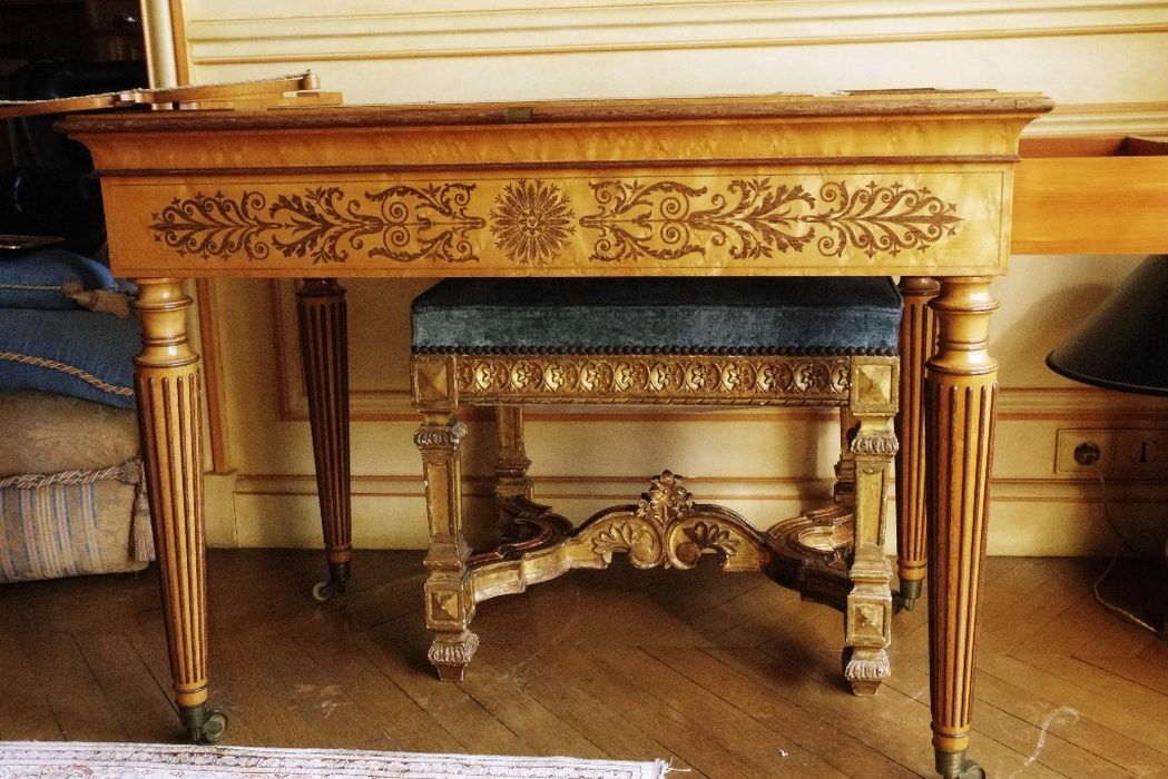 table à dessin destinée au duc de Bordeaux, comte de Chambord