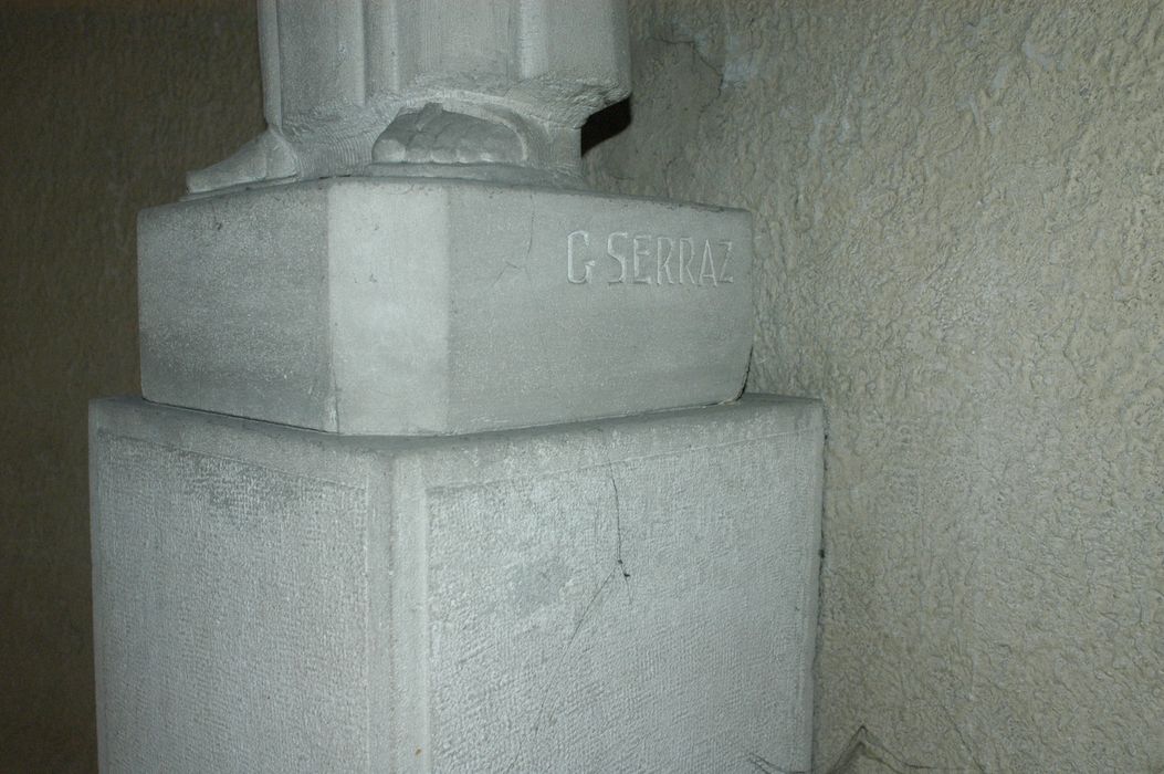 statue : Saint Joseph, détail de la signature - © Ministère de la Culture (France), Conservation des antiquités et des objets d’art de Seine-Saint-Denis  – Tous droits réservés 