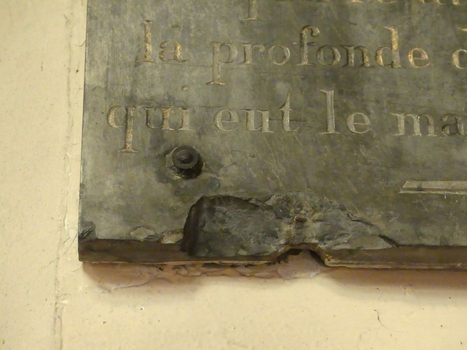 dalle funéraire d'Emile de Sommariva, détail - © Ministère de la Culture (France), Conservation des antiquités et des objets d’art de Seine-Saint-Denis  – Tous droits réservés 