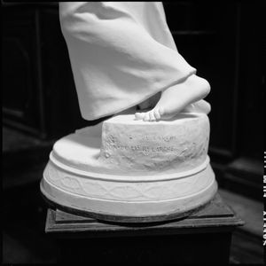 statue : Jésus devant les docteurs, détail