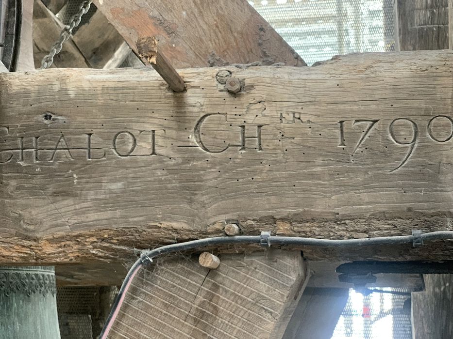 détail de l’inscription sur une poutre du beffroi