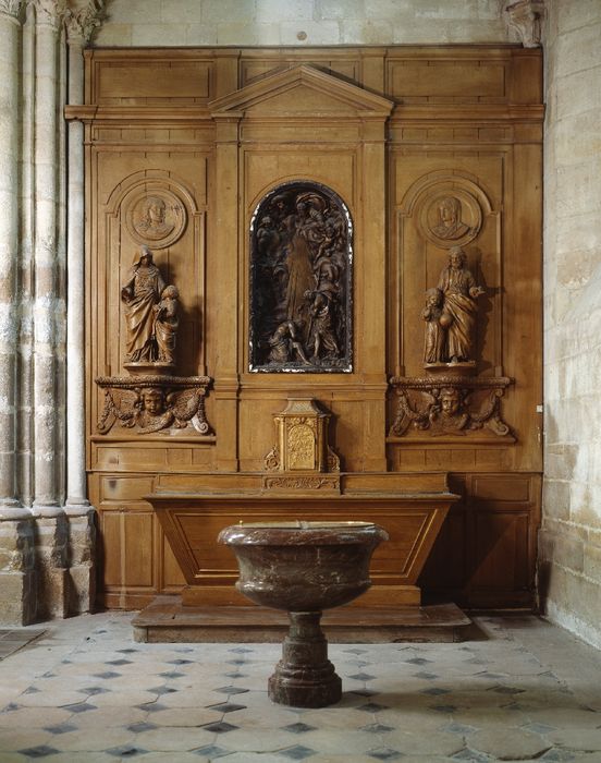 retable latéral nord - © Ministère de la Culture (France), Conservation des antiquités et des objets d’art du Val-d’Oise – Tous droits réservés 